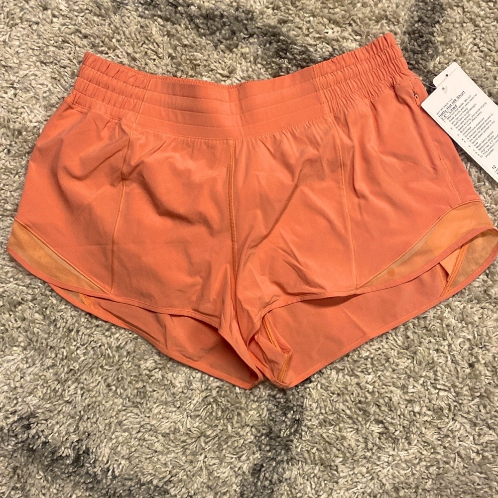 13 -Lululemon NWT Hotty Hot High-Rise Lined Short 2.5"
Coral kiss- size 12